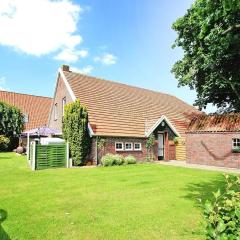 Terraced house in Strackholt with terrace