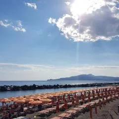 Appartamento silenzioso comodo alle spiagge e stazione ferroviaria