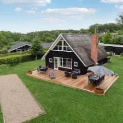 Awesome Home In Glesborg With Wifi