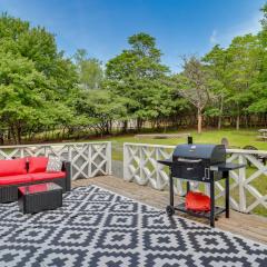 Albrightsville Cottage with Private Deck and Hot Tub!