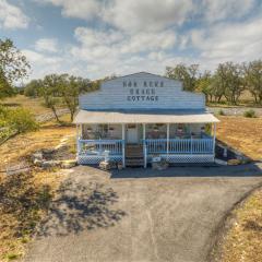 Serene Cottage with patio 10 min from DT Comfort