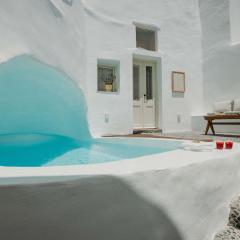 Villa Patitiri cave house with private pool in Megalochori Santorini