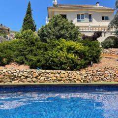 Casa con piscina y vistas en Vallirana/Barcelona