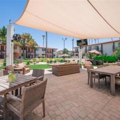 126 Fully Furnished 1BR Suite-Prime Location