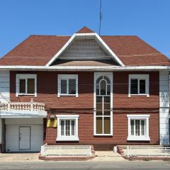 Red-N House
