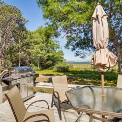 Charming West Yarmouth Cottage - Walk to Beach