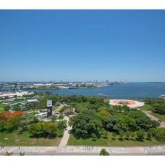 Luxury Building with Ocean Views in Downtown