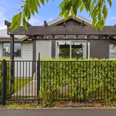 An elegant 2-bedroom house in Hamilton central.