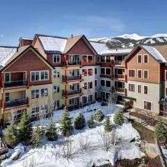 3 Bedroom Mountain Condo On Main Street - Walk To Lift, Onsite Pool, Luxury-rated!