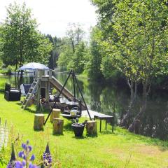 Riverside Bliss Cozy Apartment near Tvedestrand