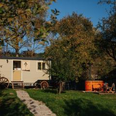 Jotaferien Transylvanian Shepherdhut with jacuzzi