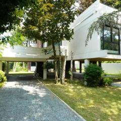 Maginifique villa d'architecte sur les bords de Marne tout près de Paris