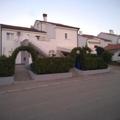 Apartments with parking space Njivice, Krk - 14932