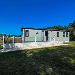 Beautiful Caravan With Decking At Carlton Meres Park, Suffolk Ref 60009cl