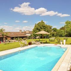 Snug cottage in Saint Eutrope De Born with pool