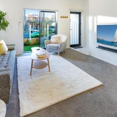 Large trendy 3 Bedroom Residence, Central City
