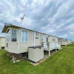 Modern 6 Berth Caravan For Hire At Fantasy Island In Skegness Ref 58009d