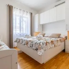 Sweet triple room in Makarska