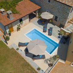 Villa Tonin - house for 6 guests with backyard, pool and whirlpool in Marčana Istria, Ferienhaus Istrien