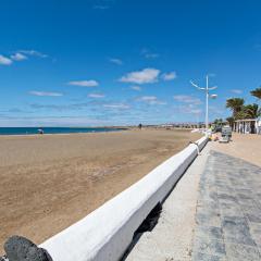 2BR Terrace Home - 10 min walk to the Beach