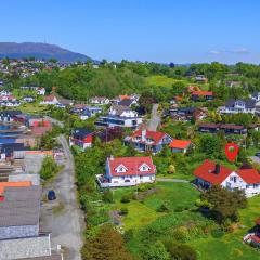 4 Bedroom Cozy Home In Stord