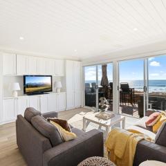 Collaroy Beachfront Hideaway - Parking and views