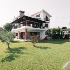 Theoni’s country house with garden and sea view