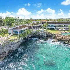 Oceanfront Paradise with 10 Bedrooms, Pool, Gym, Jacuzzi, Sauna, and Full Staff in Casa de Campo Resort
