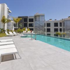 ViVi Homes - Luca Pool, Gym, Spa & Sea View