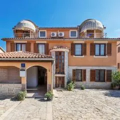 Apartments and rooms with parking space Fazana - 13742