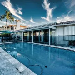 Waterfront Villa Heated Pool Spa Walk To Beach