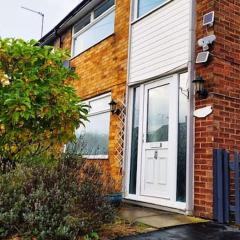 Superb 4 Bed 4 Bath House Right by Luton Airport