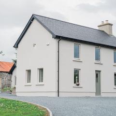 Killarney Old School Road sleeps 6