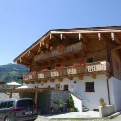 Gemütliche Dachgeschosswohnung mit Balkon & Garten