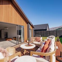 Wooing Retreat - Cromwell Holiday Home