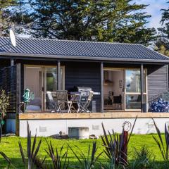 Mokomoko Cottage - Martinborough Holiday Home