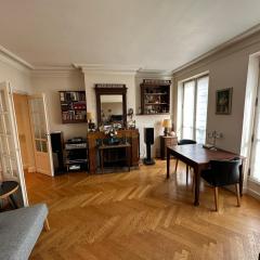 70 sqm apartment in 75008 Paris