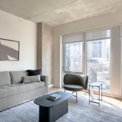 W Loop 1BR w Deck Pool Gym 3 blocks to L CHI-646