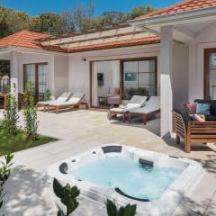 Holiday Home Luxury Bay Villa with private hot tub-1 by Interhome