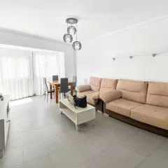 Elegant 4 beds near train station upto 10 Pax