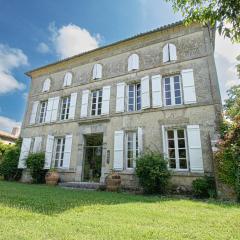 Maison de Maître avec Grand Parc arboré clos de murs