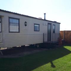 Brilliant 6 Berth Caravan Nearby Scratby Beach, Norfolk Ref 43081b