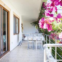 House w Balcony and Garden 1 min to Beach in Datca