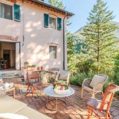 Villa Birdsong, among the Woods in Camaiore