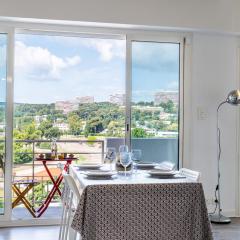 Bright cocoon with sea views