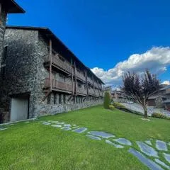 Casa Elegancia, Pleta de Saga