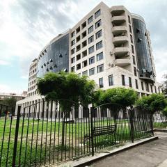 DELUXE Modernly Renovated 2 Bedroom + 2 Bathroom Apt by REPUBLIC SQUARE