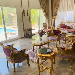 Lovely Villa 5- bedroom with Overflow Pool with Nice Garden at Green Oasis Resort