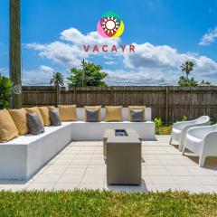 WEST PALM BEACH-Picklebll Court, Basketball Court, Heated Pool, Fire Pit