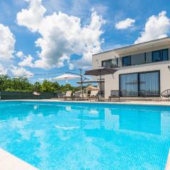 Stunning Home In Grubine With Outdoor Swimming Pool, Wifi And 4 Bedrooms